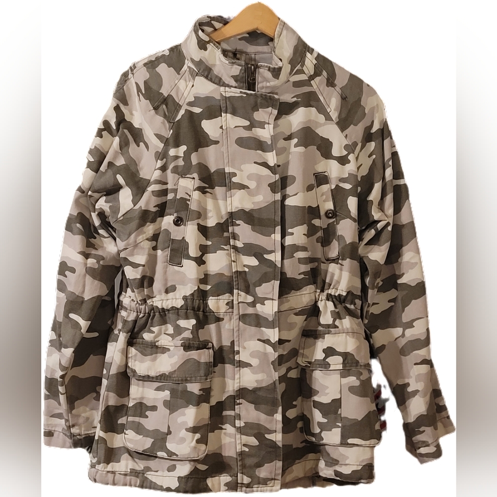 Kensie Jeans Casual Camouflage Jacket with Pockets - Medium - NWT